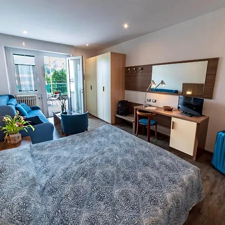 National Hotel 2*
