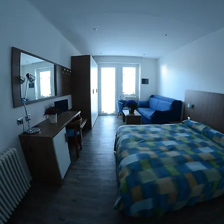 National Hotel 2*